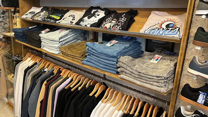 STREETWEAR